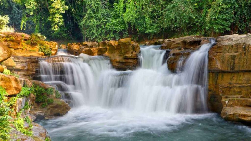 আমিয়াখুম জলপ্রপাত - থানচি দর্শনীয় স্থান